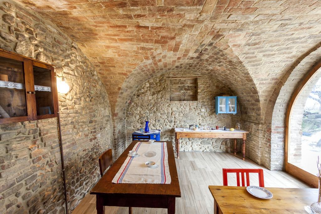 Ancarano  Agriturismo Bio-Melampoヴィラ エクステリア 写真