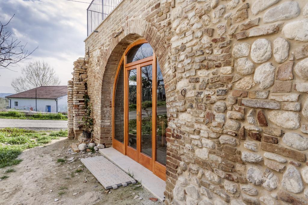 Ancarano  Agriturismo Bio-Melampoヴィラ エクステリア 写真